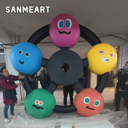 Our team completed a crystal ball sculpture with dimensions of 648cm (height) ...