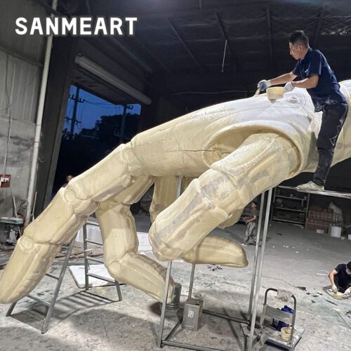 Our team created a 6-meter-long mechanical hand sculpture.</trp-post-container...